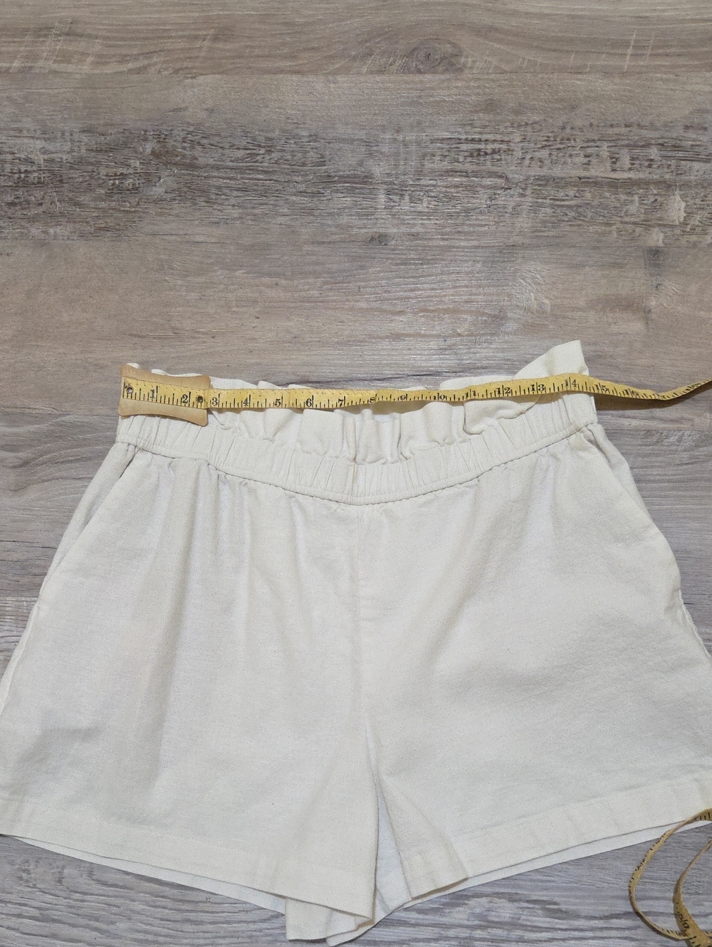🛍Express Cream High-Waist Ruffle Elastic Linen Shorts Womens Medium - Picture 3 of 9